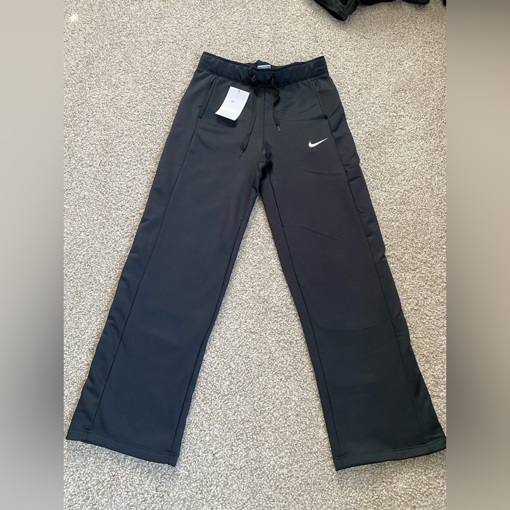 NWT Women’s Nike Therma All Time Pant CU9394-010 SIZE: SMALL